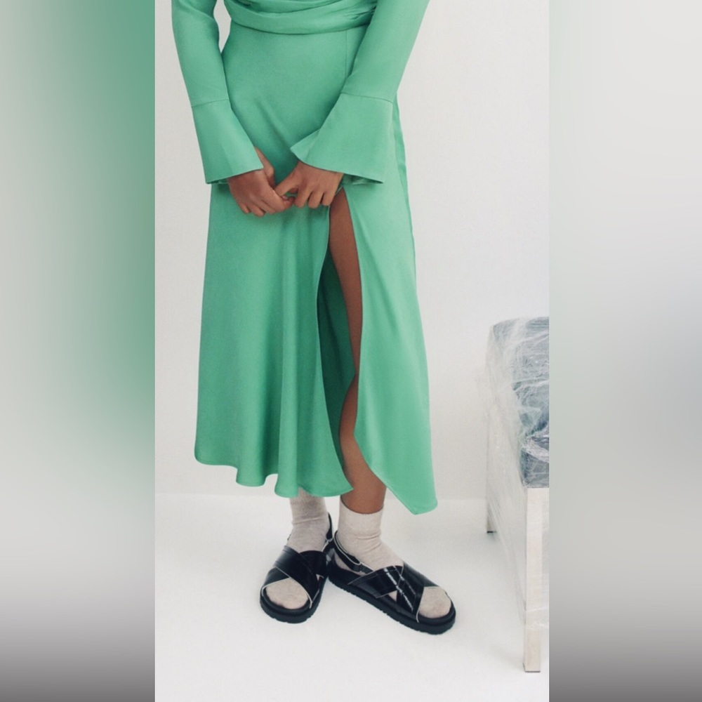 Zara Satin EffectSkirt, Mid-Green, good condition, size XS.